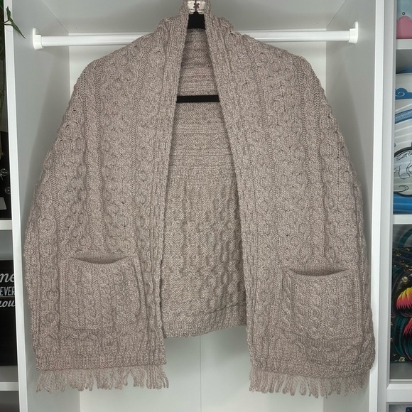 Carraigdonn Sweaters - Carraigdonn Irish 100% Merino Wool PocketShawl Womens OS Open Cable Knit Tan Vtg